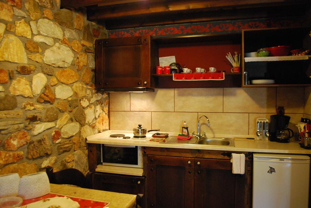 Hotel Tzivaeri Likodhrómion Habitación foto